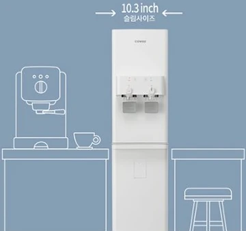 폭 10.3 inch 슬림 사이즈 정수기가 카운터 옆에 놓인 일러스트